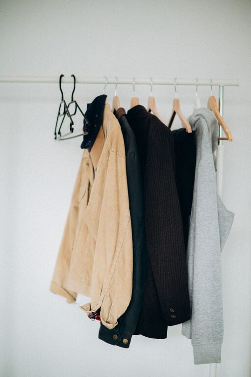 How to Build a Basic Capsule Wardrobe: A Simple Guide